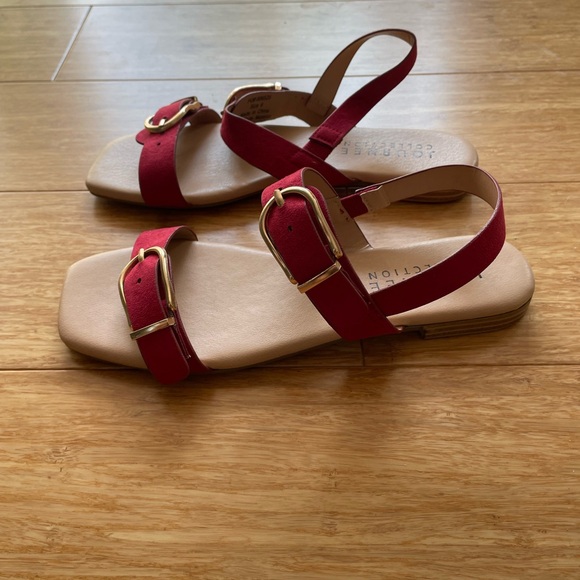 Journey Collection Twylah Red Cherry Flat Buckle Sandal 6 6W - Picture 11 of 11